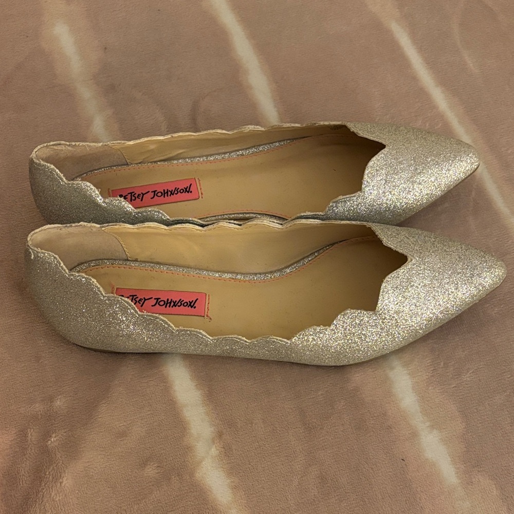 Betsey Johnson Crosbey silver glitter flats | Scalloped Edge | size 7.5 | - Picture 3 of 7